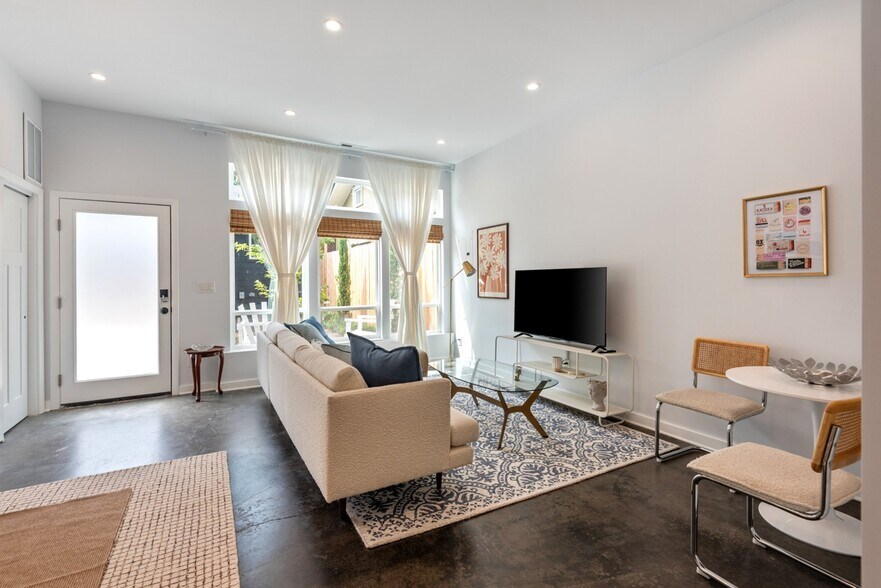 Building Photo - 4451 SE Division St