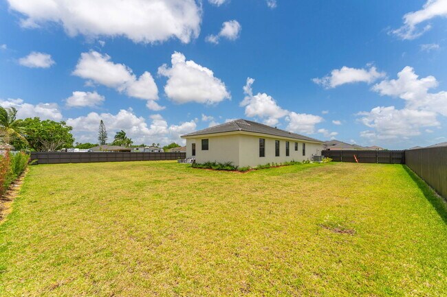 Building Photo - 32206 SW 196th Ave