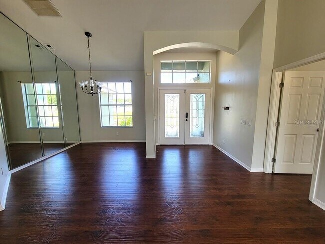Building Photo - 7916 Roundelay Dr