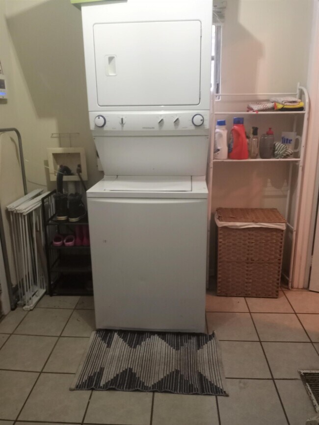 Building Photo - 1032 Curran St NW