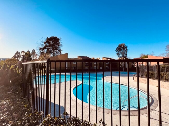 Building Photo - 17093 Rancho Bernardo