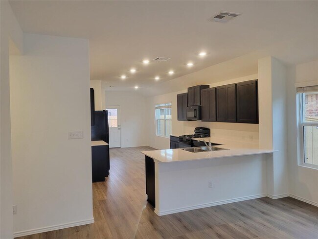 Building Photo - 319 Canley Lp