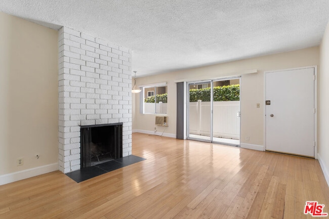 Building Photo - 11947 Kiowa Ave