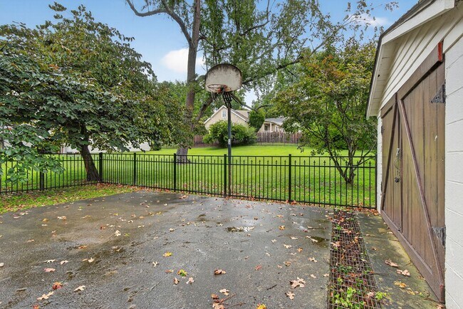 Building Photo - Charming 4BR / 3BA Historic Home with Big Backyard! BR VA