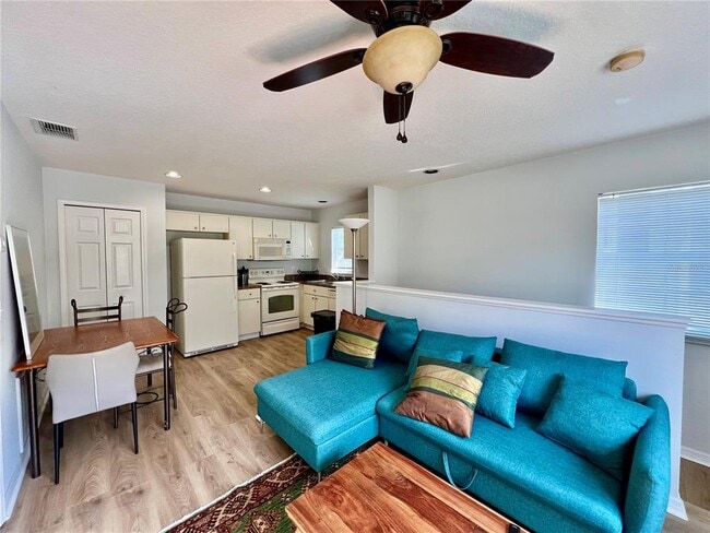 Building Photo - 16112 Loneoak View Dr