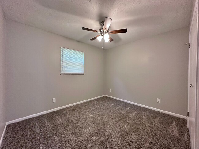 Building Photo - Parkway Apartments – Convenient 2-Bedroom ...