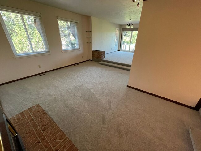 Building Photo - $500 off 1st Month, Spacious Boulder Locat...