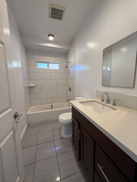 Building Photo - 4646 W 18th St