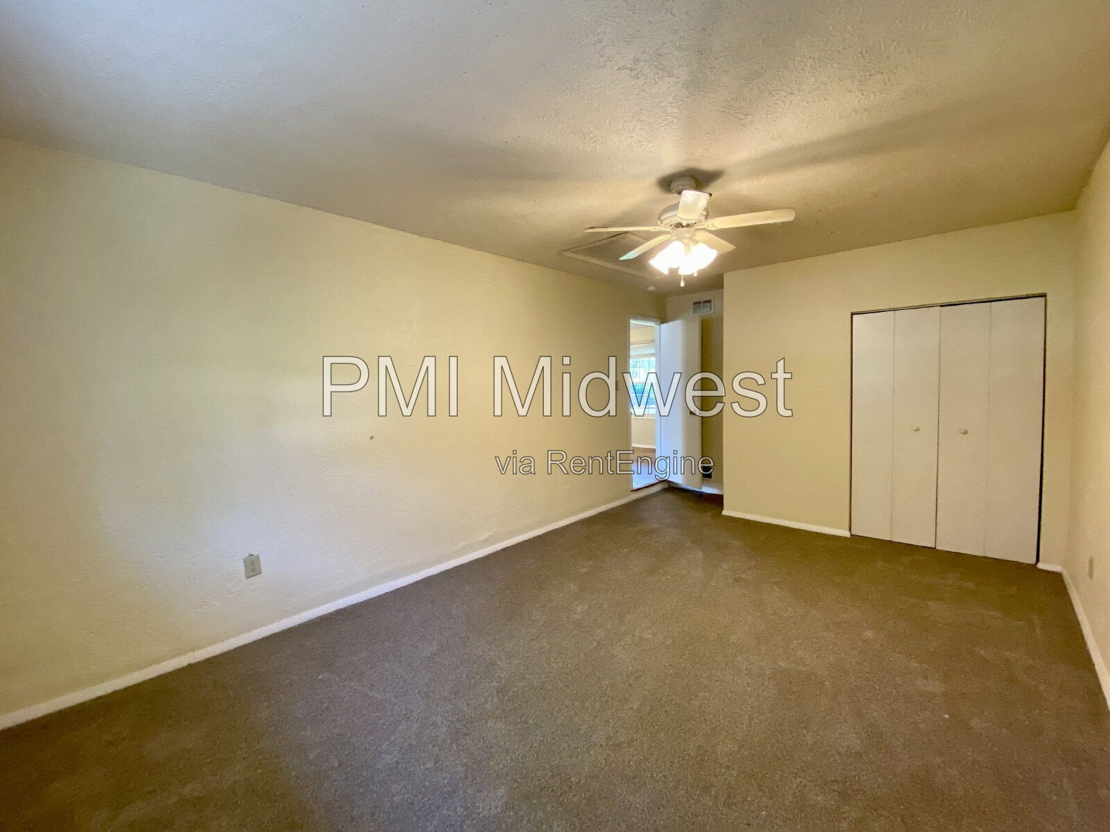 Building Photo - 226 Southlane Dr