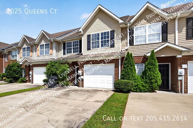 Building Photo - 2025 Queens Ct