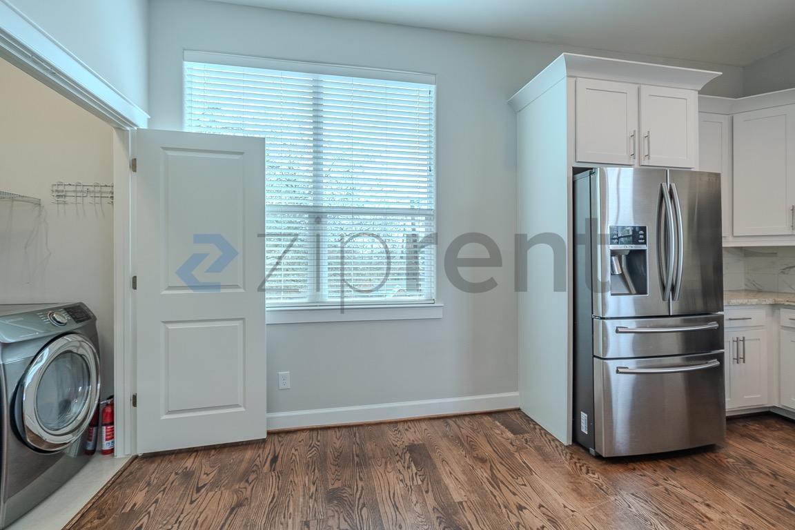 Building Photo - 850 W 20th St