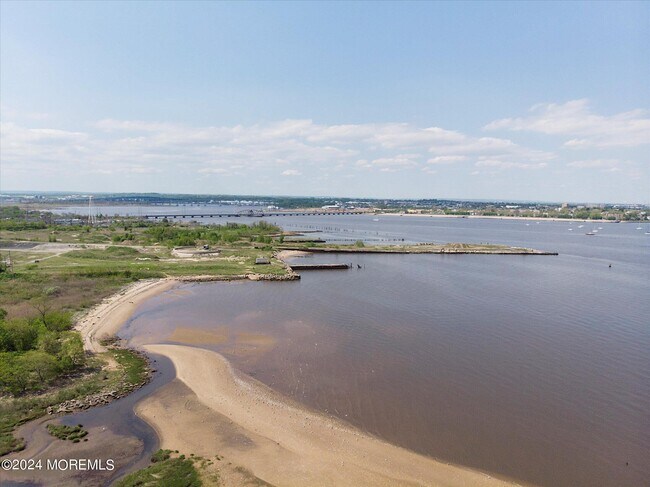 Building Photo - 5 Hilltop Ave