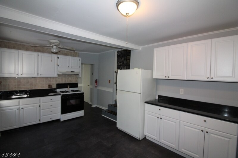 Building Photo - 172 Musconetcong River Rd