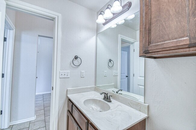 Building Photo - Newly Remodeled Three Bedroom with a Water...