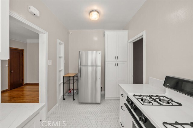 Building Photo - 1142 Bennett Ave