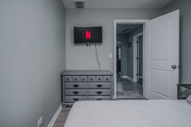 Building Photo - 3407 Venice Ave