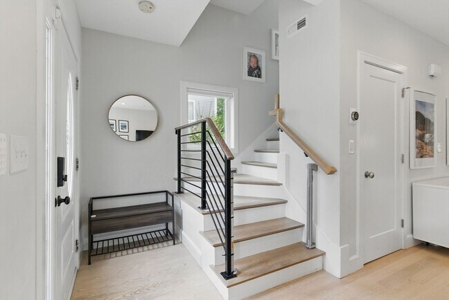 Building Photo - 54 Robey St
