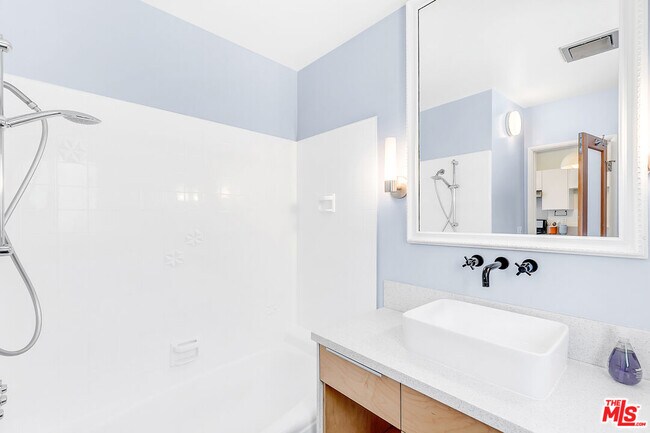 Building Photo - 2460 N Gower St