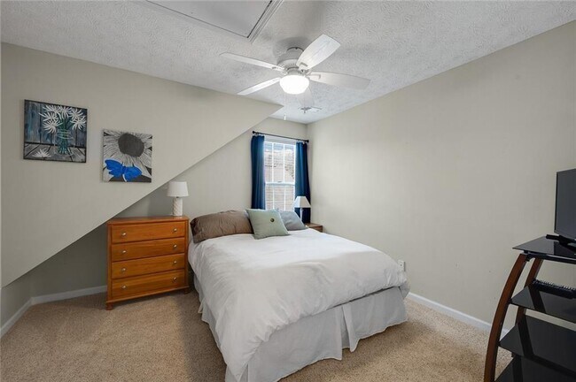 Building Photo - 2041 Greenhill Pass