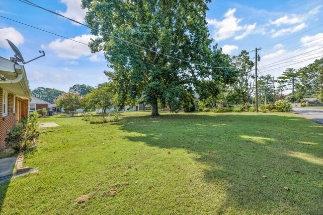 Building Photo - 600 Gale Ln