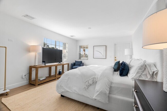Building Photo - 240 Santa Lucia Dr