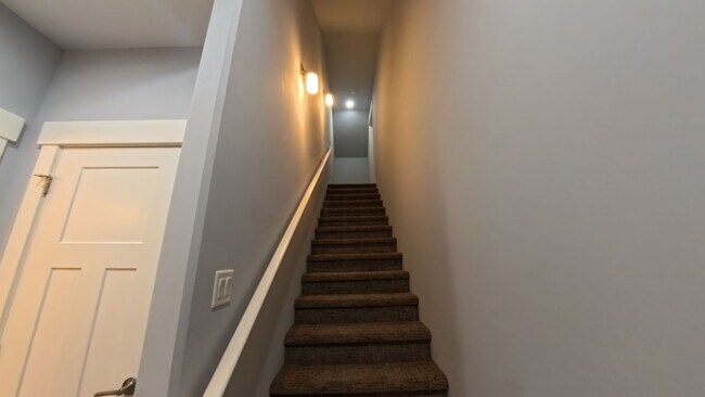 Building Photo - 6892 Baudelaire