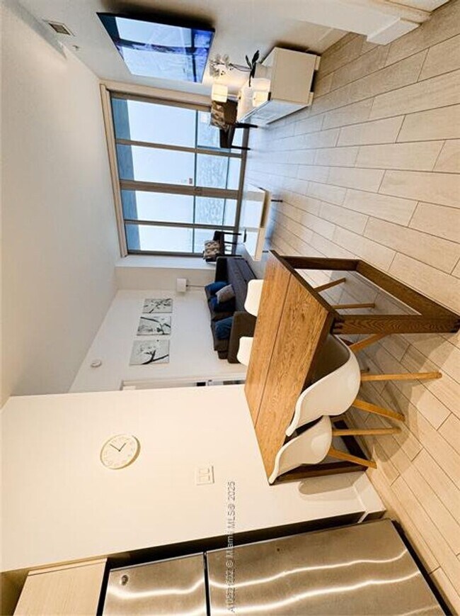 Building Photo - 2600 E Hallandale Beach Blvd