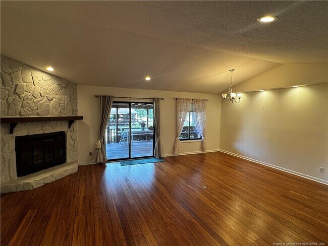 Building Photo - 6739 Irongate Dr