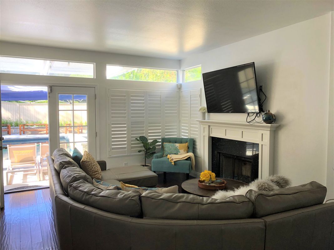 Building Photo - 971 S Flintridge Way