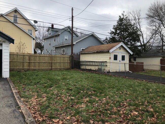 Building Photo - DREAM LOCATION !! LOOKS LIKE PRIVET ROAD !!!