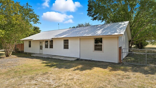 Building Photo - 200 Valley Acres Dr