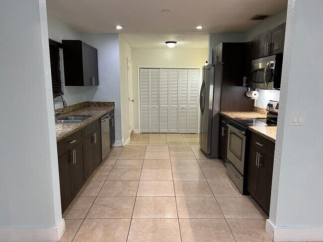 Building Photo - 6870 SW 5th Ct