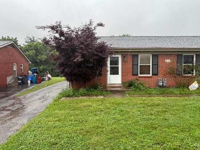 Building Photo - 1816 Chatsworth Dr
