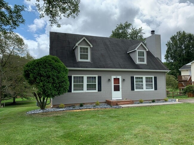 Building Photo - 208 Woodbine Dr