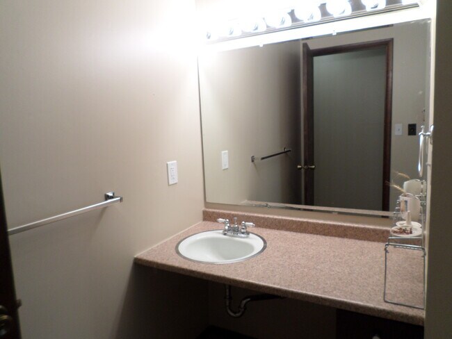 Building Photo - SHORT TERM LEASE ONLY