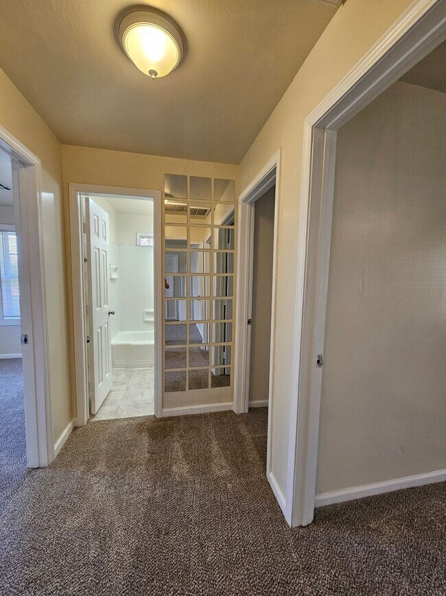 Building Photo - (3) Bed/(1) Bath in Core Norman Avail NOW!