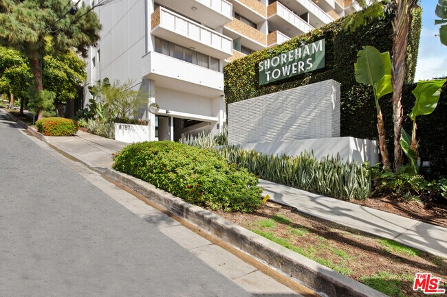 Building Photo - 8787 Shoreham Dr