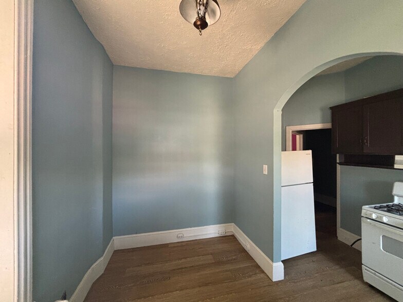 Building Photo - 1003 W Main St