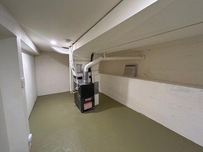 Building Photo - Rare opportunity to live in a stunning 5 B...