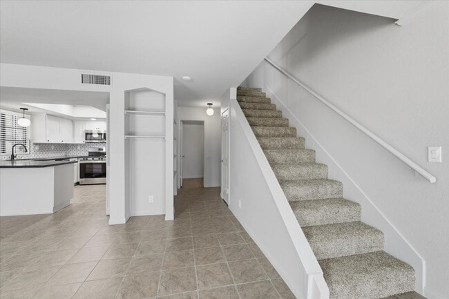 Building Photo - 3283 Dawnflower St