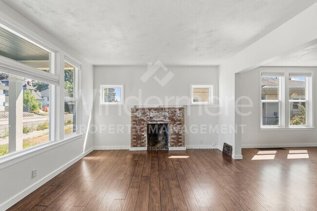 Building Photo - 5 Bedroom House Near Gonzaga
