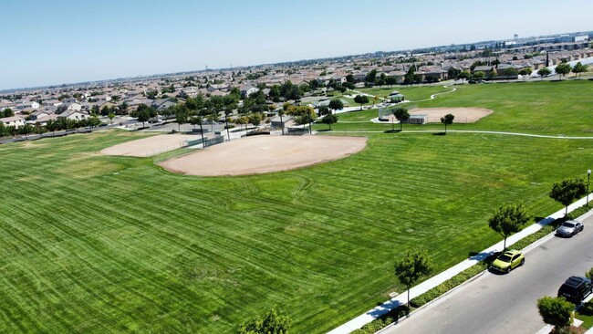 Building Photo - 776 Open Range Ave