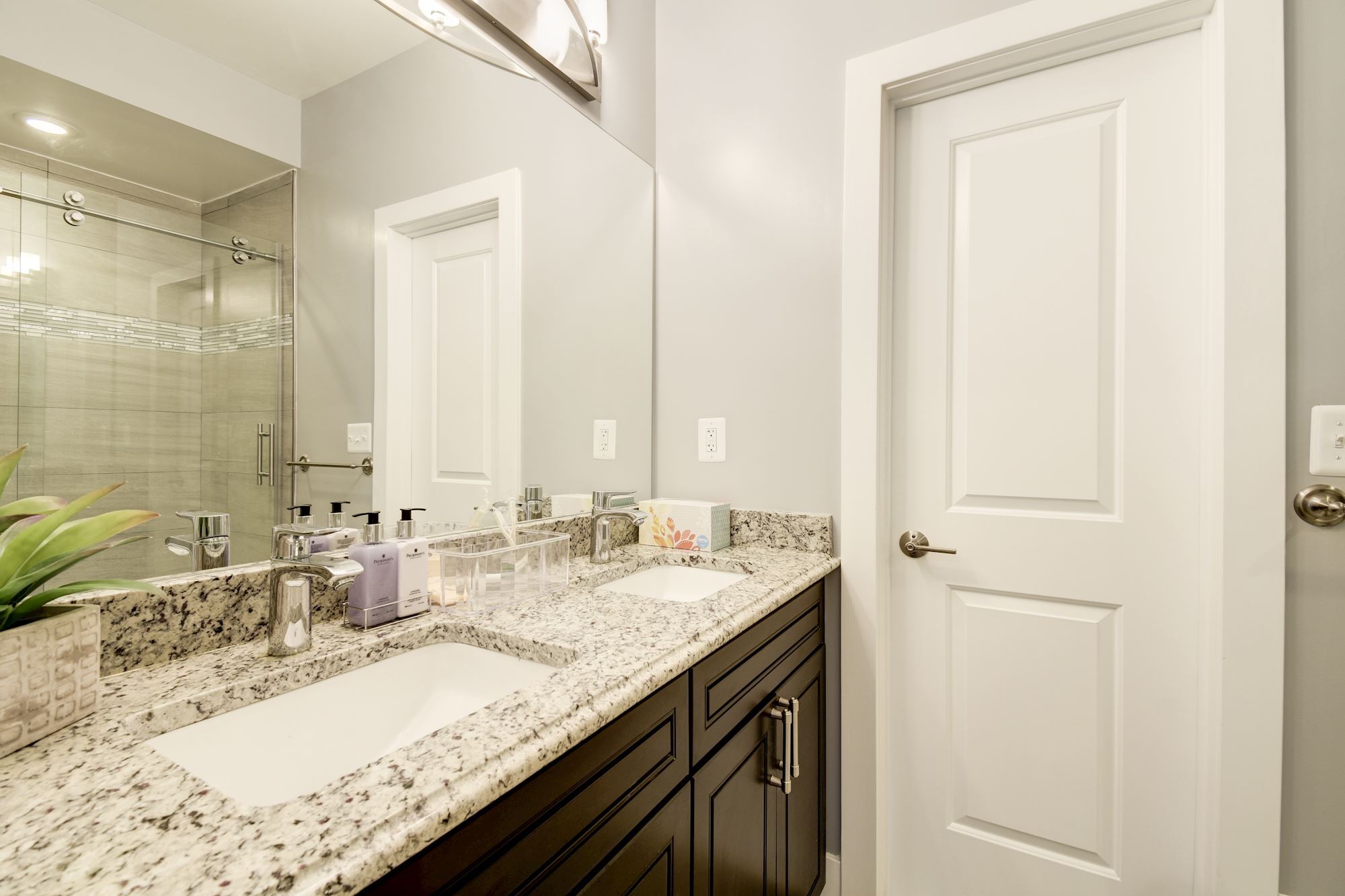 Building Photo - 2122 3rd St NE