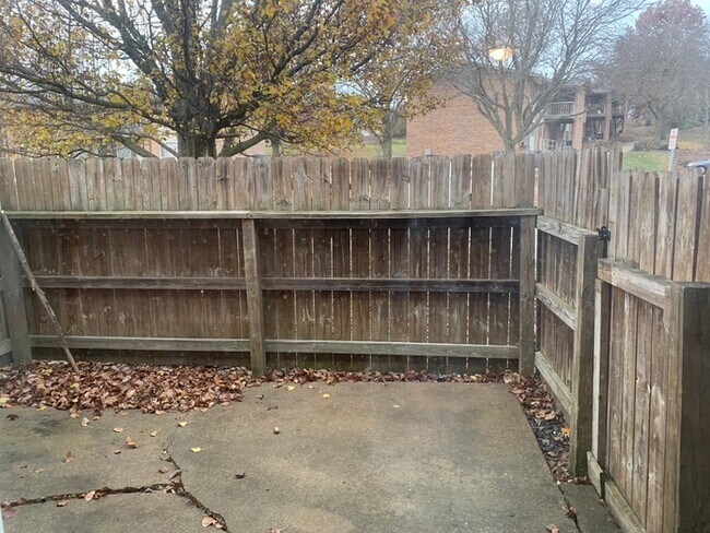 Building Photo - 219 Eisenhower Dr