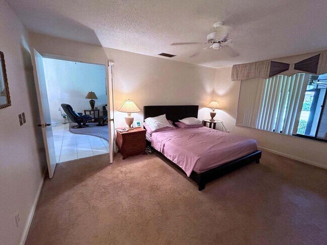 Building Photo - 10058 Laurelwood Pl