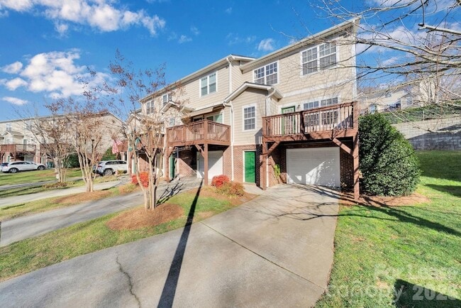 Building Photo - 163 Forest Ridge Rd