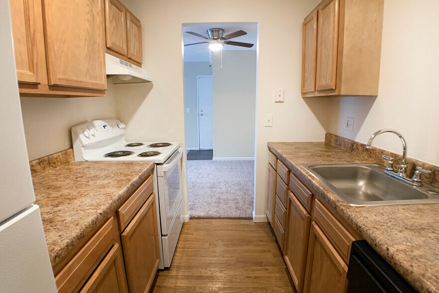 Building Photo - Crown Crossing Apartments