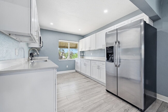 Building Photo - $2,820.95 with $300 off the first month's rent, 4 Beds - 2 Bath, Single Family Home in Denver wit...