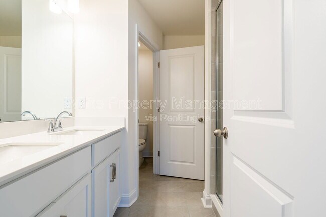 Building Photo - 1556 Cedar Tree Dr