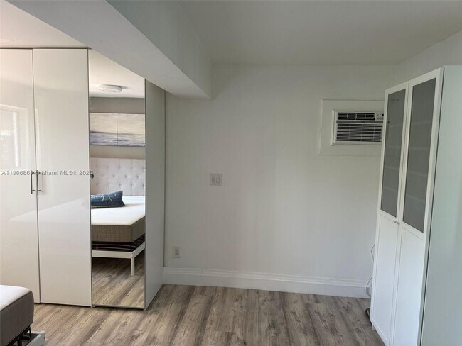 Building Photo - 245 189th Terrace